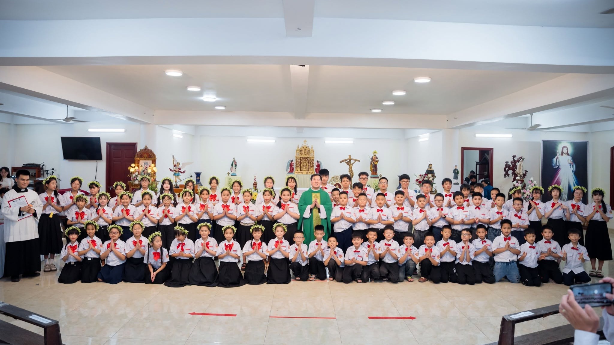 Giáo xứ Tân Kim: 75 em thiếu nhi – 75 tâm hồn đón Chúa vào lòng